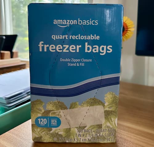 Amazon Basics Reclosable Freezer Quart Bags